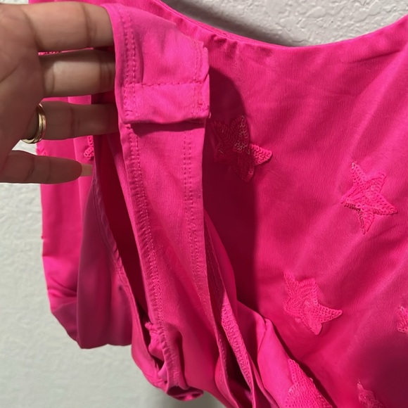 Body suit with sequin stars hot pink, size large - Picture 7 of 7